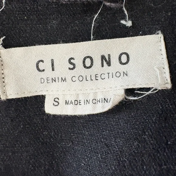 Ci Sono, size small black denim jacket. Long sleeve. Button up. Distressed look - Picture 4 of 7